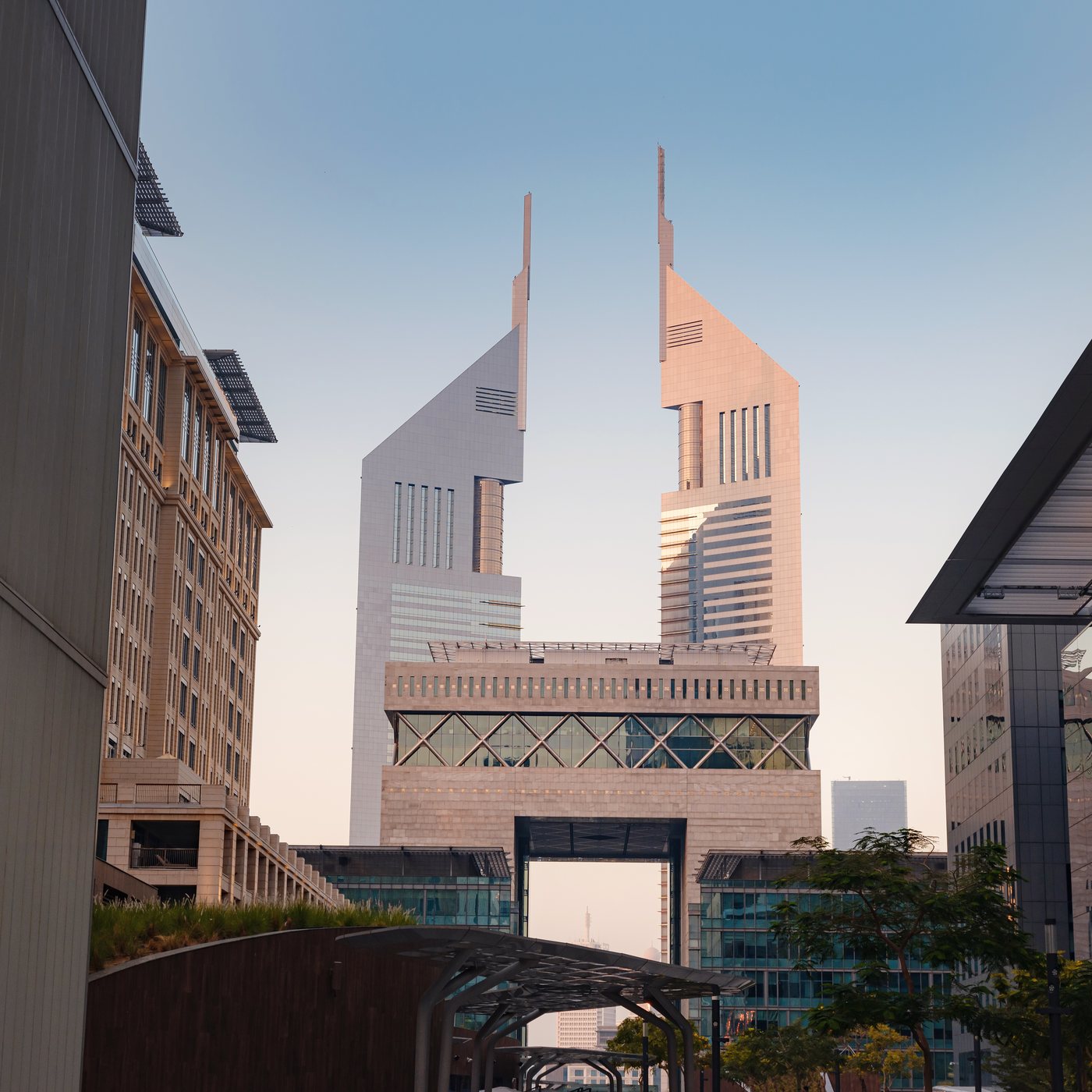 The Gate und die Emirates Towers, Dubai International Financial Centre